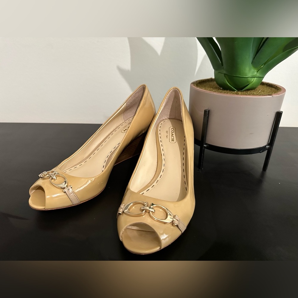 Coach patent leather wedge taupe sandals size 8